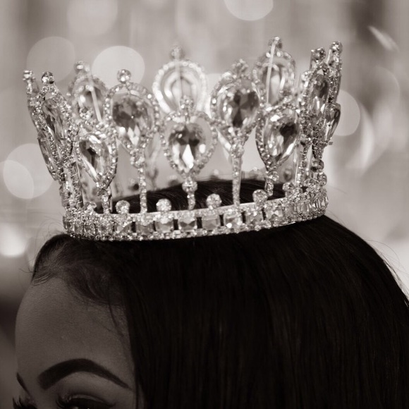 Jeweled crown - Picture 1 of 3